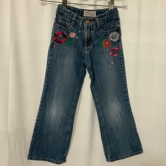 Oshkosh Girls embroidered Jeans size 5  pre-owned 100% Cotton very good cond - Picture 1 of 9